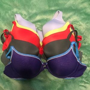 5 Bra Bundle 4 VS Bras & 1 Modern Movement Bra